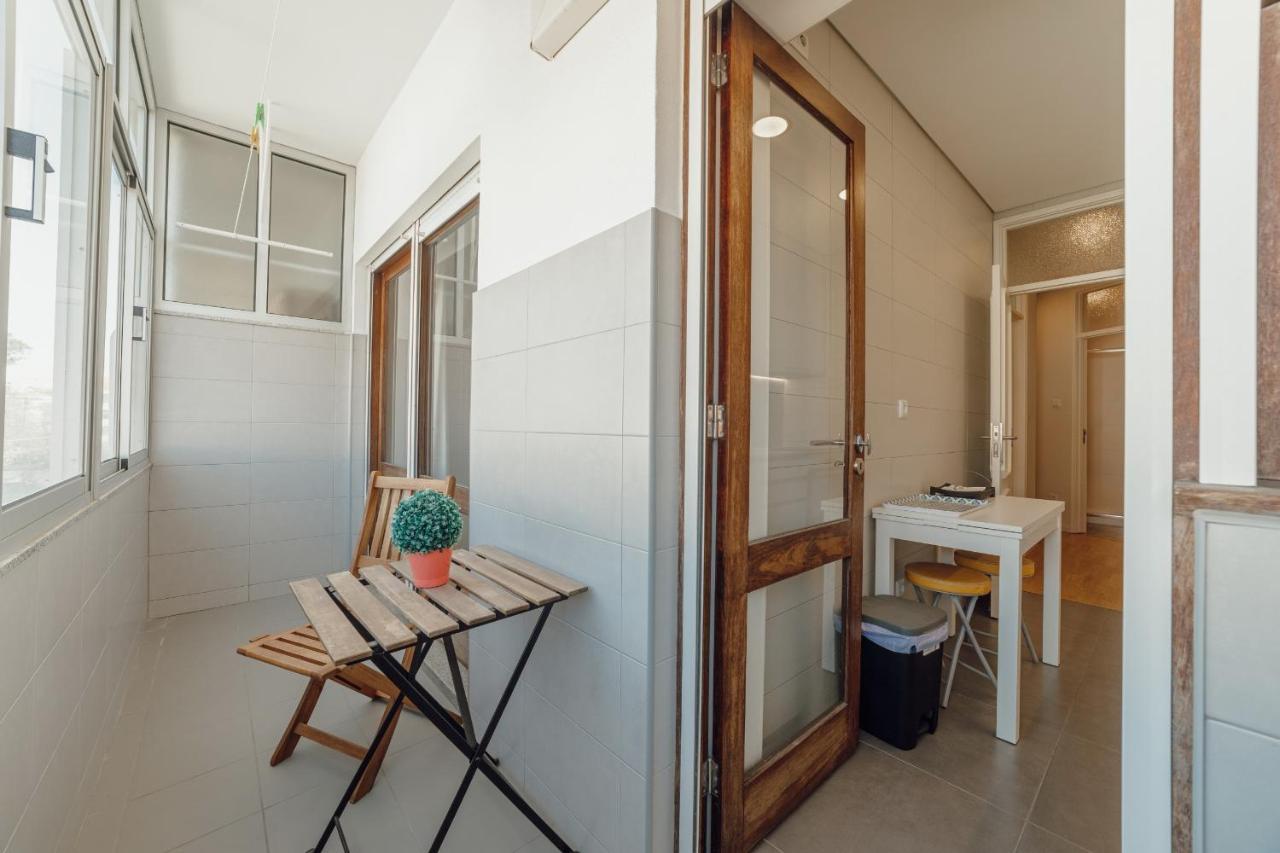 Downtown Design With Balcony By Vacationy Apartment